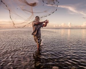 A reef fisherman from Walalung Village on the island of Kosrae, Micronesia.
